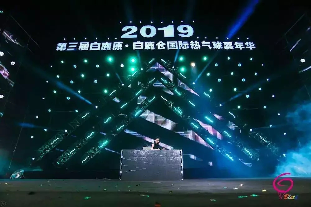 2019白鹿原·白鹿仓第三届国际热气球嘉年华暨光雕音乐节，上演声与光的视觉盛宴